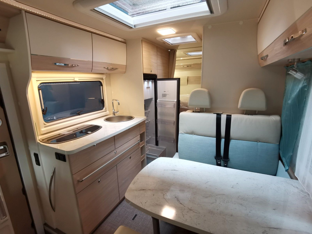 Autocaravana capucine Eura Mobil ACTIVA ONE 690 HB / 180PS-40H MAXI/ PANORAMADACH: foto 11
