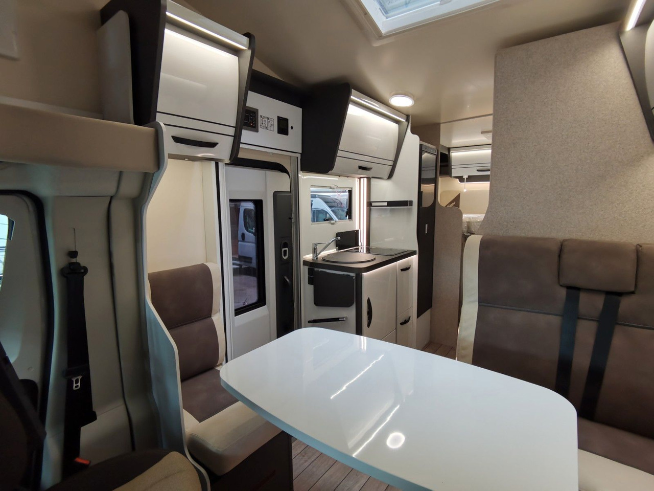 Autocaravana capucine Forster A 699 EB / -MODELL 2025- / 140 PS / EINZELBETTEN: foto 12