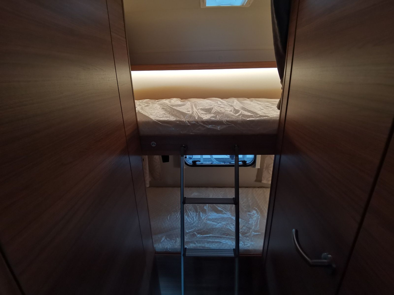 Autocaravana capucine Weinsberg CARAHOME 600 DKG/ -2025 - / 140PS / ETAGENBETTEN: foto 21