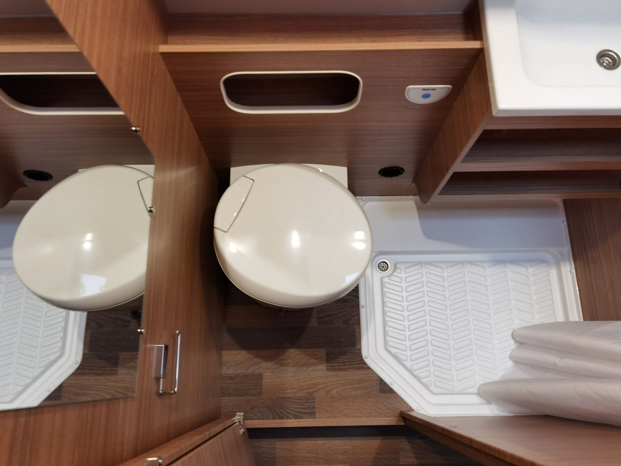 Autocaravana capucine Weinsberg CARAHOME 600 DKG/ -2025 - / 140PS / ETAGENBETTEN: foto 27