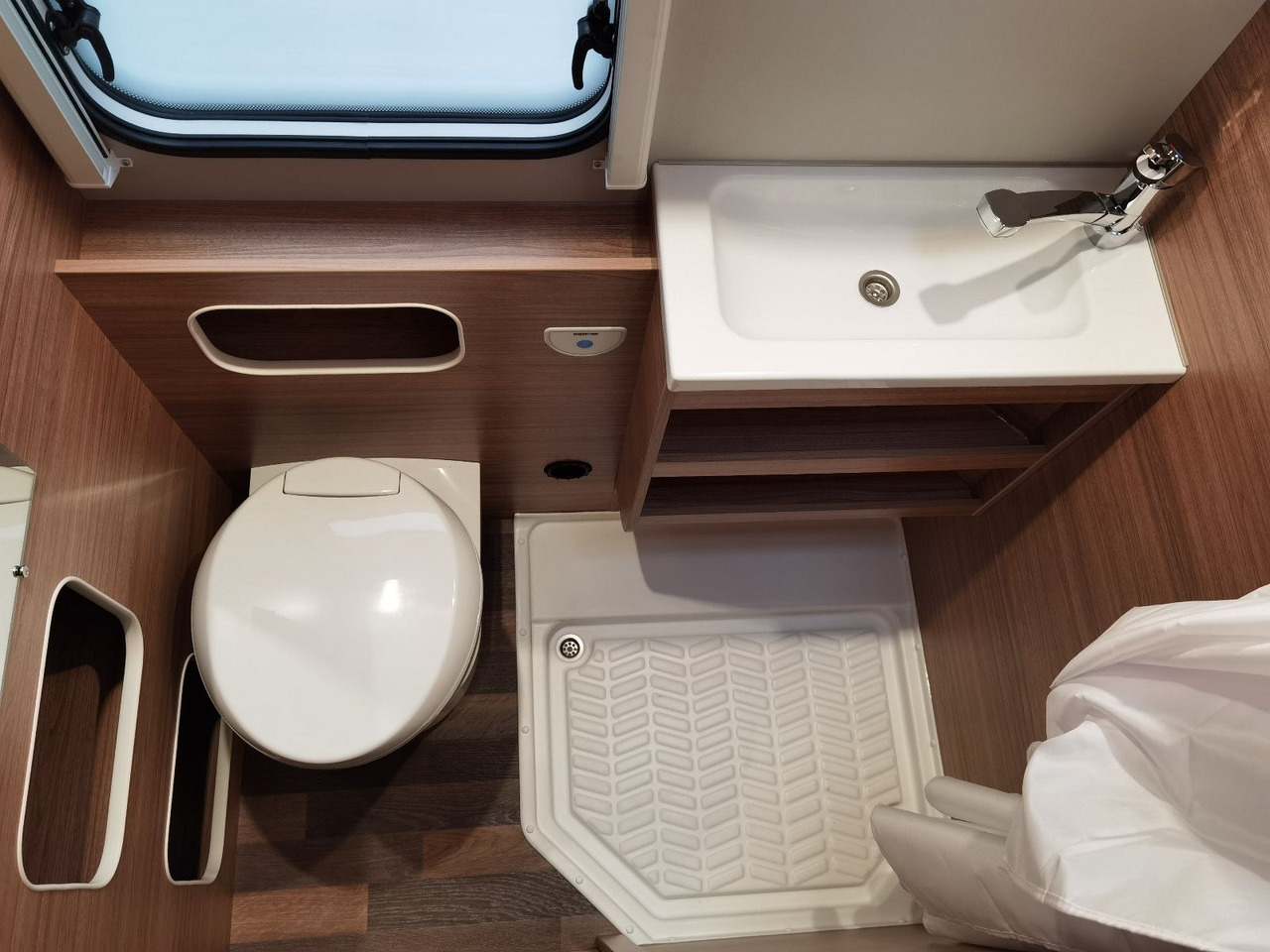 Autocaravana capucine Weinsberg CARAHOME 650 DG / - MODELL 2025 - / 140 PS: foto 23