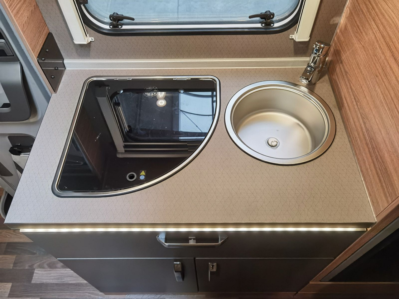 Autocaravana capucine Weinsberg CARAHOME 650 DG / - MODELL 2025 - / 140 PS: foto 17