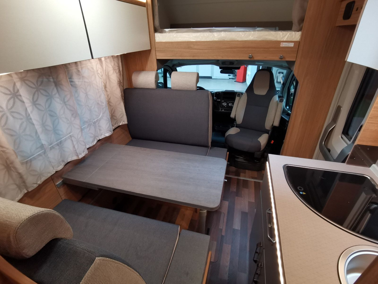 Autocaravana capucine Weinsberg CARAHOME 650 DG / - MODELL 2025 - / 140 PS: foto 14