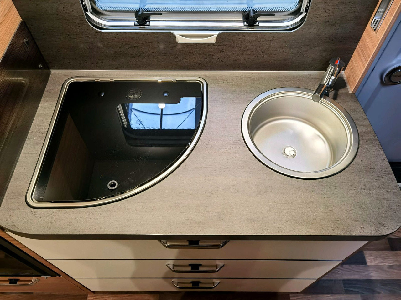 Caravana Weinsberg CARAONE 500 FDK EDITION HOT /-2025-/ETAGENBETTEN: foto 16 Caravana Weinsberg CARAONE 500 FDK EDITION HOT /-2025-/ETAGENBETTEN: foto 16