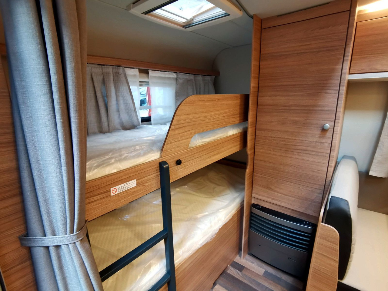 Caravana Weinsberg CARAONE 500 FDK EDITION HOT /-2025-/ETAGENBETTEN: foto 14 Caravana Weinsberg CARAONE 500 FDK EDITION HOT /-2025-/ETAGENBETTEN: foto 14