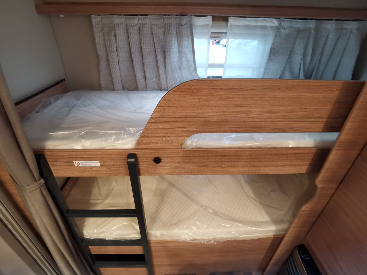 Caravana Weinsberg CARAONE 500 FDK EDITION HOT /-2025-/ETAGENBETTEN: foto 15 Caravana Weinsberg CARAONE 500 FDK EDITION HOT /-2025-/ETAGENBETTEN: foto 15