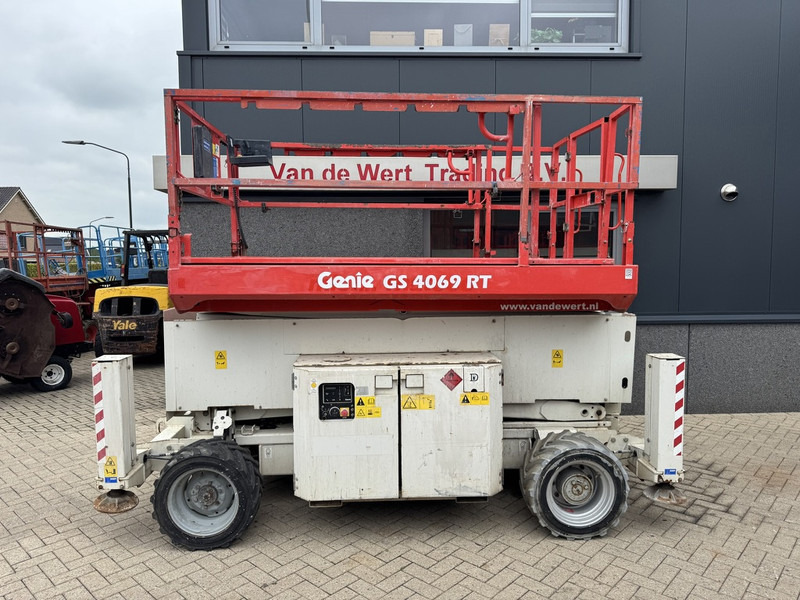 Genie GS-4069 RT Hoogwerker / arbeitsbuhne 14mtr werkhoogte 4x4 Kubota DIESEL 2013 - Plataforma de Tijera/ Plataforma de tesoura: foto 1 Genie GS-4069 RT Hoogwerker / arbeitsbuhne 14mtr werkhoogte 4x4 Kubota DIESEL 2013 - Plataforma de Tijera/ Plataforma de tesoura: foto 1