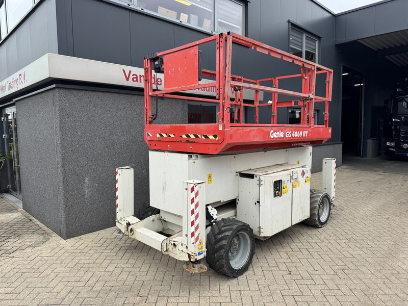 Genie GS-4069 RT Hoogwerker / arbeitsbuhne 14mtr werkhoogte 4x4 Kubota DIESEL 2013 - Plataforma de Tijera/ Plataforma de tesoura: foto 3 Genie GS-4069 RT Hoogwerker / arbeitsbuhne 14mtr werkhoogte 4x4 Kubota DIESEL 2013 - Plataforma de Tijera/ Plataforma de tesoura: foto 3