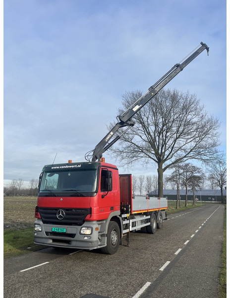 Mercedes-Benz ACTROS 2832 - Camião de caixa aberta/ Plataforma, Camião grua: foto 2 Mercedes-Benz ACTROS 2832 - Camião de caixa aberta/ Plataforma, Camião grua: foto 2