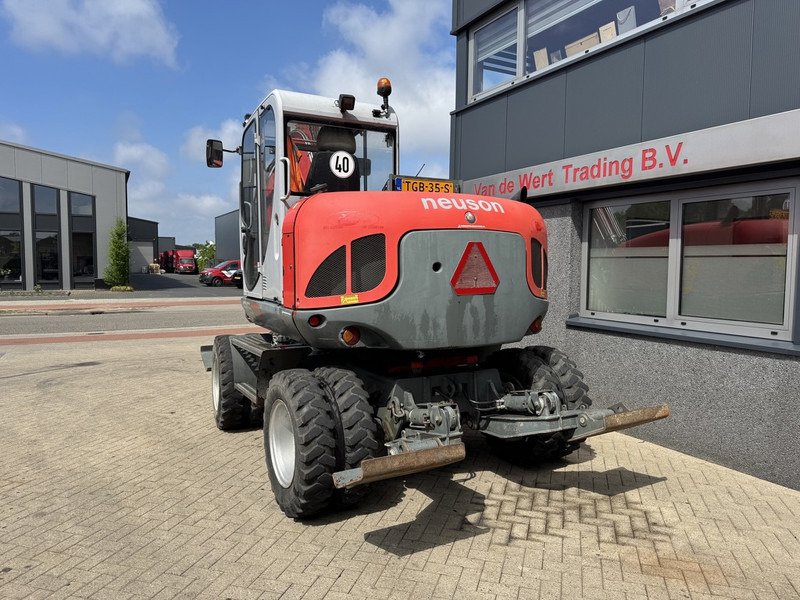 Neuson 9503 WD Mobiele Kraan 2009 Palletvork, Stenenklem, 2x Bak 8860hours Deutz Diesel - Grua móvel: foto 4 Neuson 9503 WD Mobiele Kraan 2009 Palletvork, Stenenklem, 2x Bak 8860hours Deutz Diesel - Grua móvel: foto 4