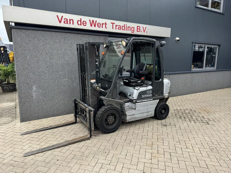 Nissan UD02A25PQ Triplo 430 Freelift/Sideshift LPG 2006 - Empilhadeira a gás: foto 2 Nissan UD02A25PQ Triplo 430 Freelift/Sideshift LPG 2006 - Empilhadeira a gás: foto 2