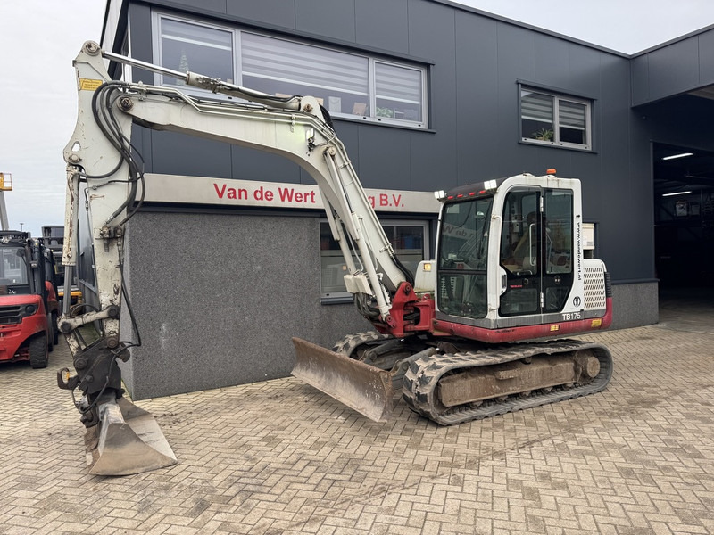 Takeuchi TB175 Graafmachine Rups 2008 Yanmar Diesel inclusief 5 bakken + palletvork - Escavadora de rastos: foto 3 Takeuchi TB175 Graafmachine Rups 2008 Yanmar Diesel inclusief 5 bakken + palletvork - Escavadora de rastos: foto 3