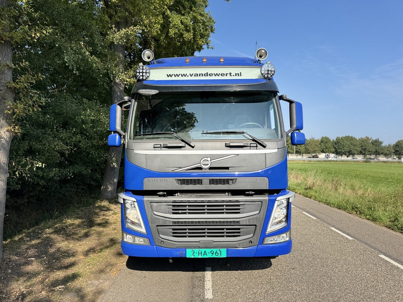 Volvo FM370 6X2 Machine Transporter / Oprij Vrachtwagen 2019 / EURO 6 / 550DKM / Steering Wheel / APK 11-2026 - Camião transporte de veículos: foto 5 Volvo FM370 6X2 Machine Transporter / Oprij Vrachtwagen 2019 / EURO 6 / 550DKM / Steering Wheel / APK 11-2026 - Camião transporte de veículos: foto 5
