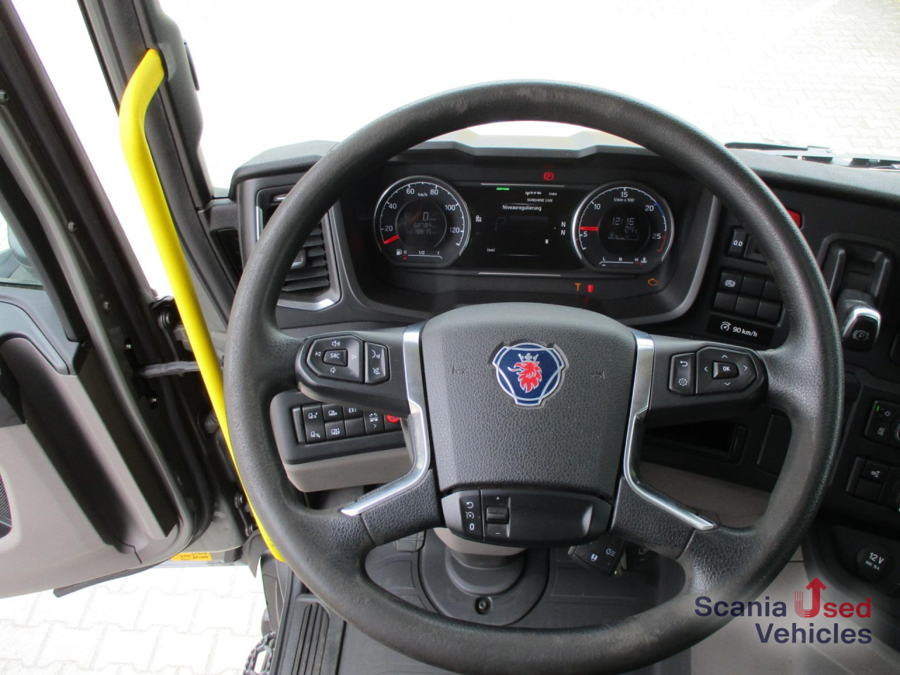 SCANIA P 370 B4x4HA Koffer mit Lbw. - Camião furgão: foto 3 SCANIA P 370 B4x4HA Koffer mit Lbw. - Camião furgão: foto 3