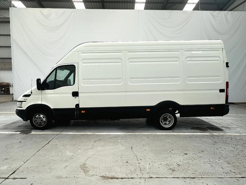 Iveco Daily 35C13 AIRCO / MOTORPROBLEEM -PROBLEME DE MOTEUR - Furgão: foto 2 Iveco Daily 35C13 AIRCO / MOTORPROBLEEM -PROBLEME DE MOTEUR - Furgão: foto 2