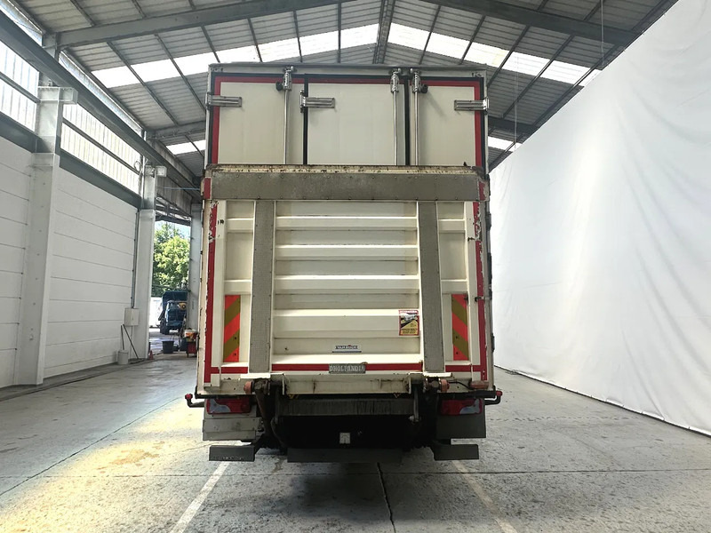 MAN TGX 26.360 steerable lift axles / hefbare stuurasen / essieux relevables directionnels - Camião frigorífico: foto 4 MAN TGX 26.360 steerable lift axles / hefbare stuurasen / essieux relevables directionnels - Camião frigorífico: foto 4