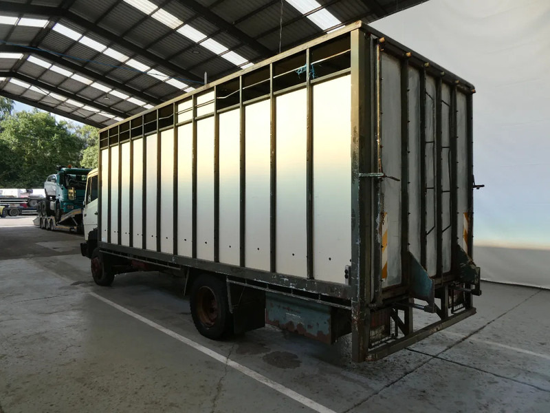 Mercedes-Benz 1117 BLATT-BLATT / SPRING-SPRING / LAMMES-LAMMES - Camião transporte de gado: foto 3 Mercedes-Benz 1117 BLATT-BLATT / SPRING-SPRING / LAMMES-LAMMES - Camião transporte de gado: foto 3