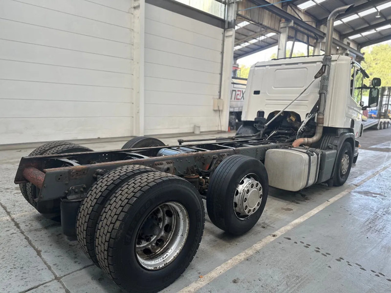 Scania P230 6X2 / Essieu relevable directionnel / Stuurbare liftas / Steerable lift axle / RETARDER / 481205 - Camião chassi: foto 4 Scania P230 6X2 / Essieu relevable directionnel / Stuurbare liftas / Steerable lift axle / RETARDER / 481205 - Camião chassi: foto 4