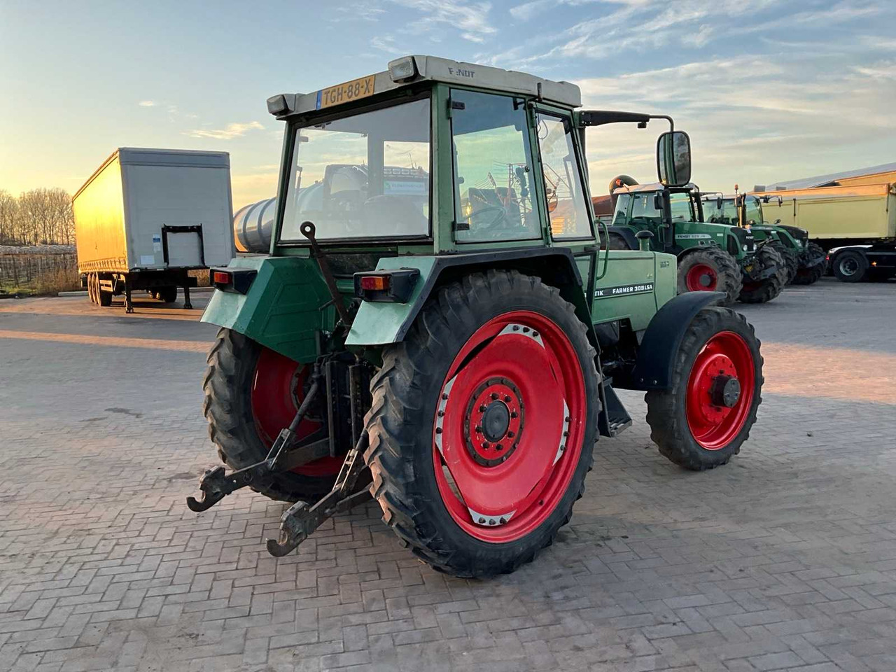 1982 FENDT ALL-WHEEL DRIVE FARM TRACTOR - Trator: foto 5 1982 FENDT ALL-WHEEL DRIVE FARM TRACTOR - Trator: foto 5