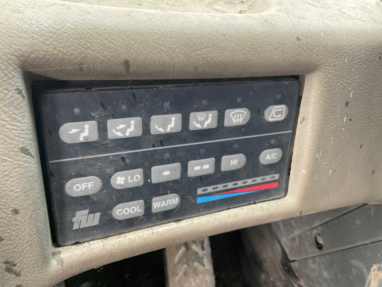 Pá carregadora de rodas 1996 KOMATSU WH320-3H WHEEL LOADER: foto 17 Pá carregadora de rodas 1996 KOMATSU WH320-3H WHEEL LOADER: foto 17