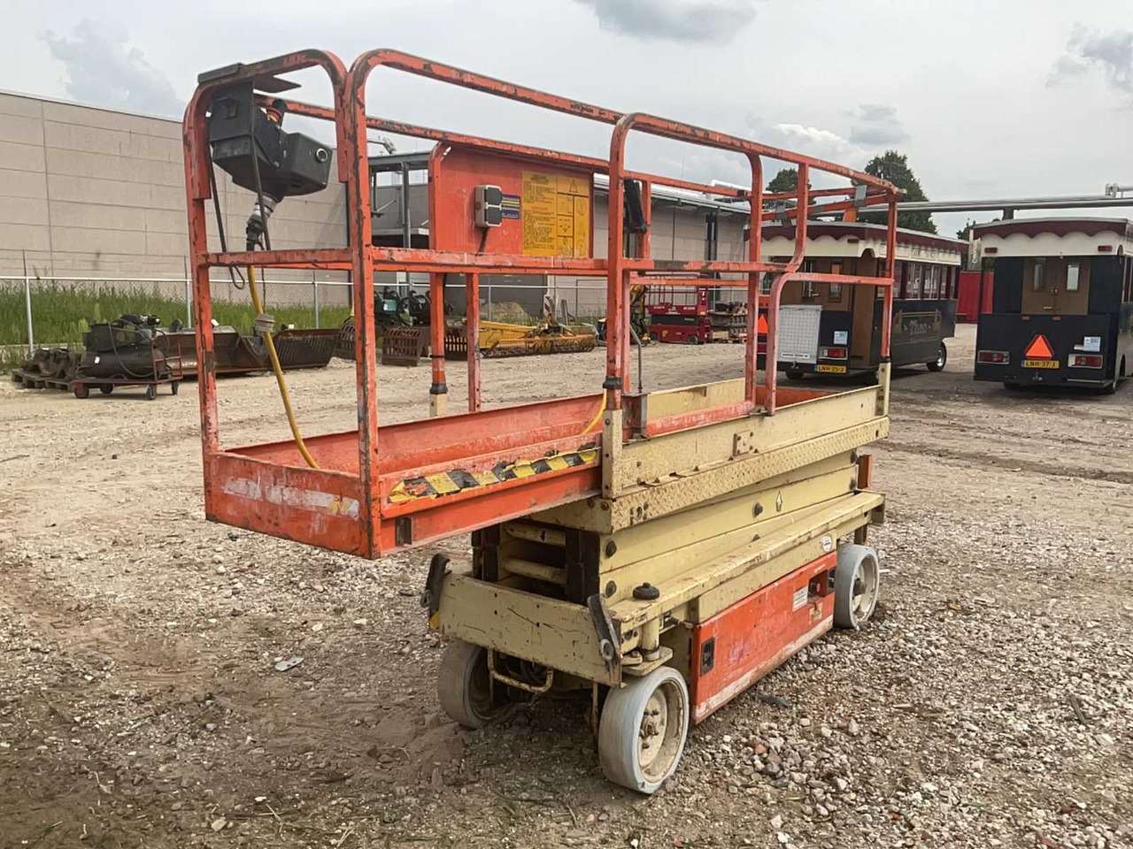 1997 JLG 2033-E SCISSOR LIFT - Plataforma aérea: foto 1 1997 JLG 2033-E SCISSOR LIFT - Plataforma aérea: foto 1