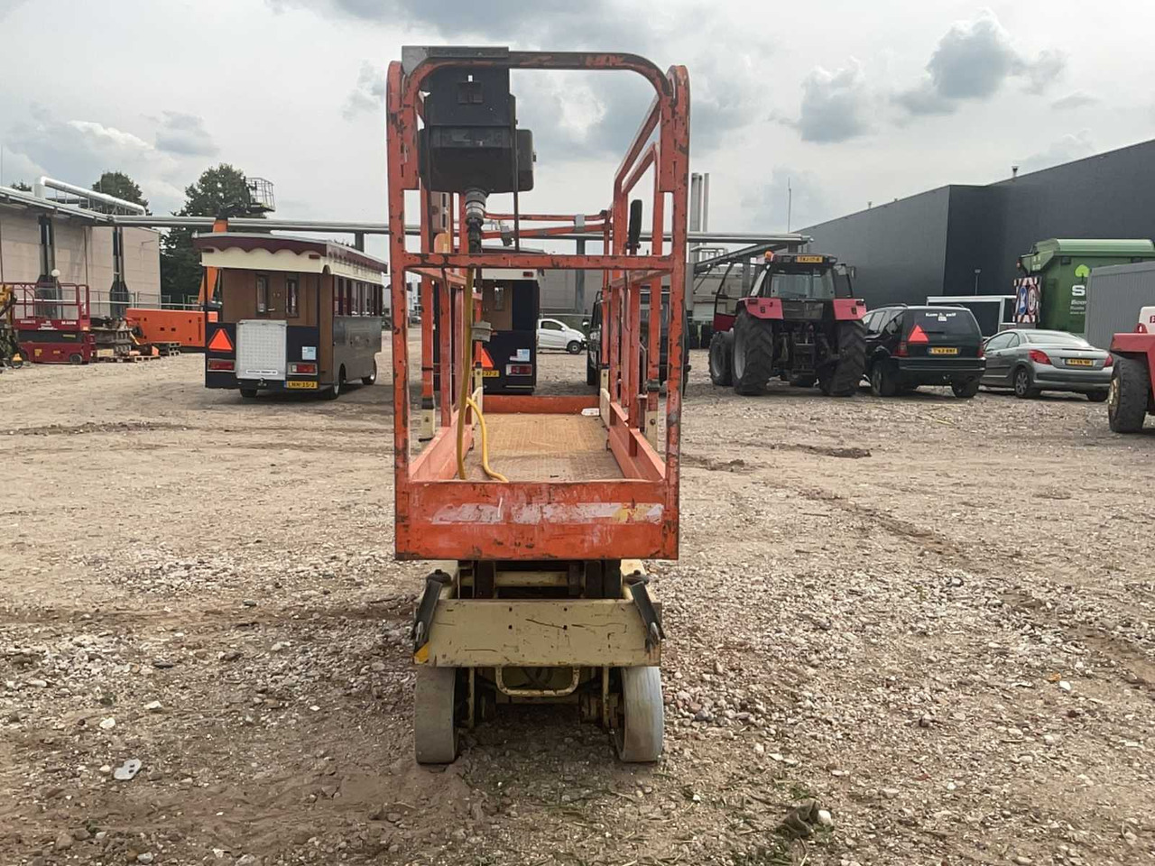 1997 JLG 2033-E SCISSOR LIFT - Plataforma aérea: foto 2 1997 JLG 2033-E SCISSOR LIFT - Plataforma aérea: foto 2