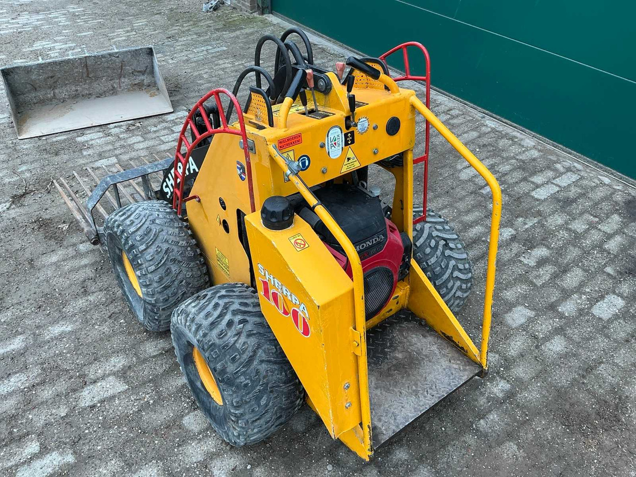 2003 SHERPA 100 SKID STEER LOADER - Mini pá carregadora de rastos: foto 5 2003 SHERPA 100 SKID STEER LOADER - Mini pá carregadora de rastos: foto 5
