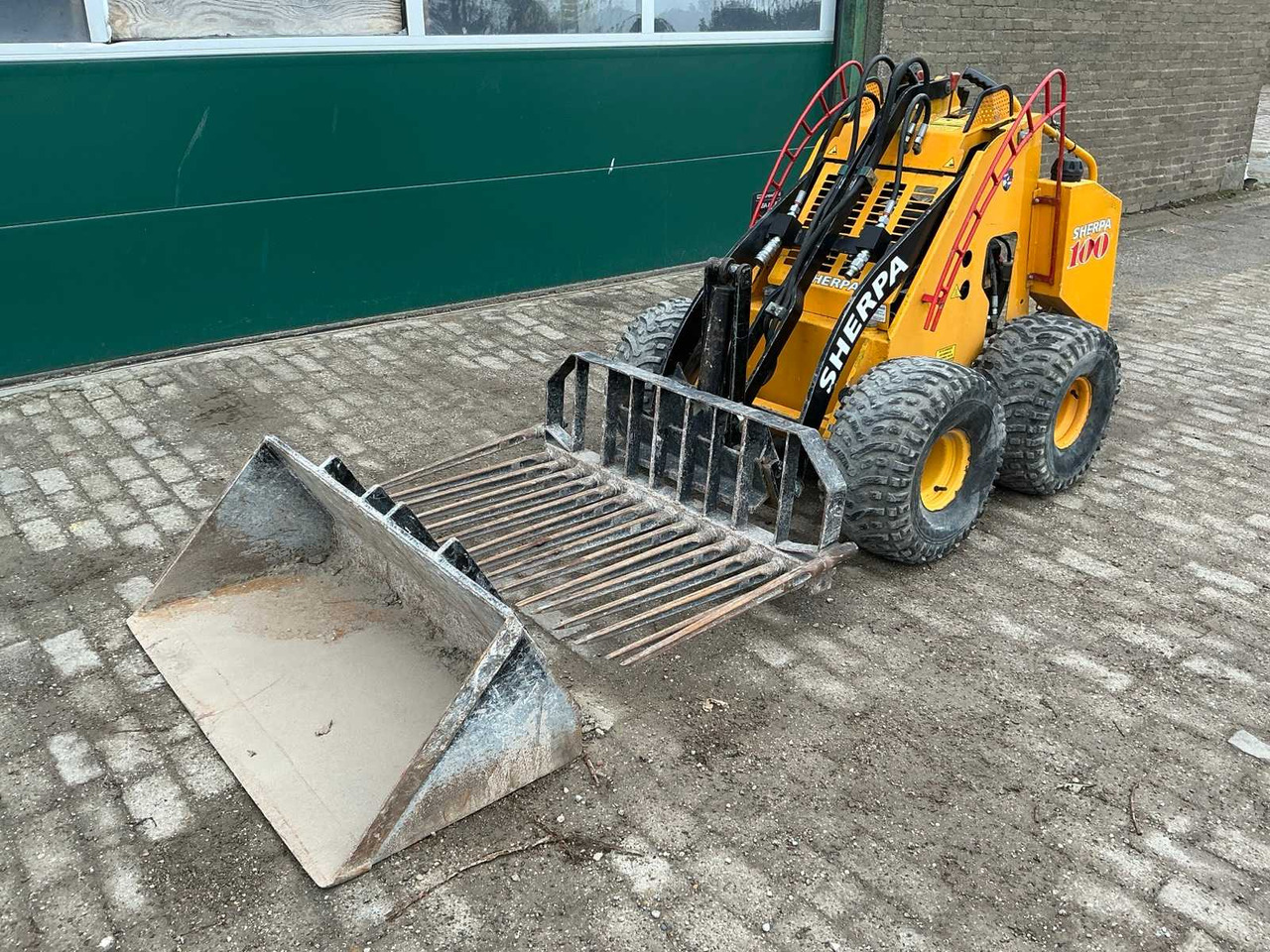 2003 SHERPA 100 SKID STEER LOADER - Mini pá carregadora de rastos: foto 2 2003 SHERPA 100 SKID STEER LOADER - Mini pá carregadora de rastos: foto 2