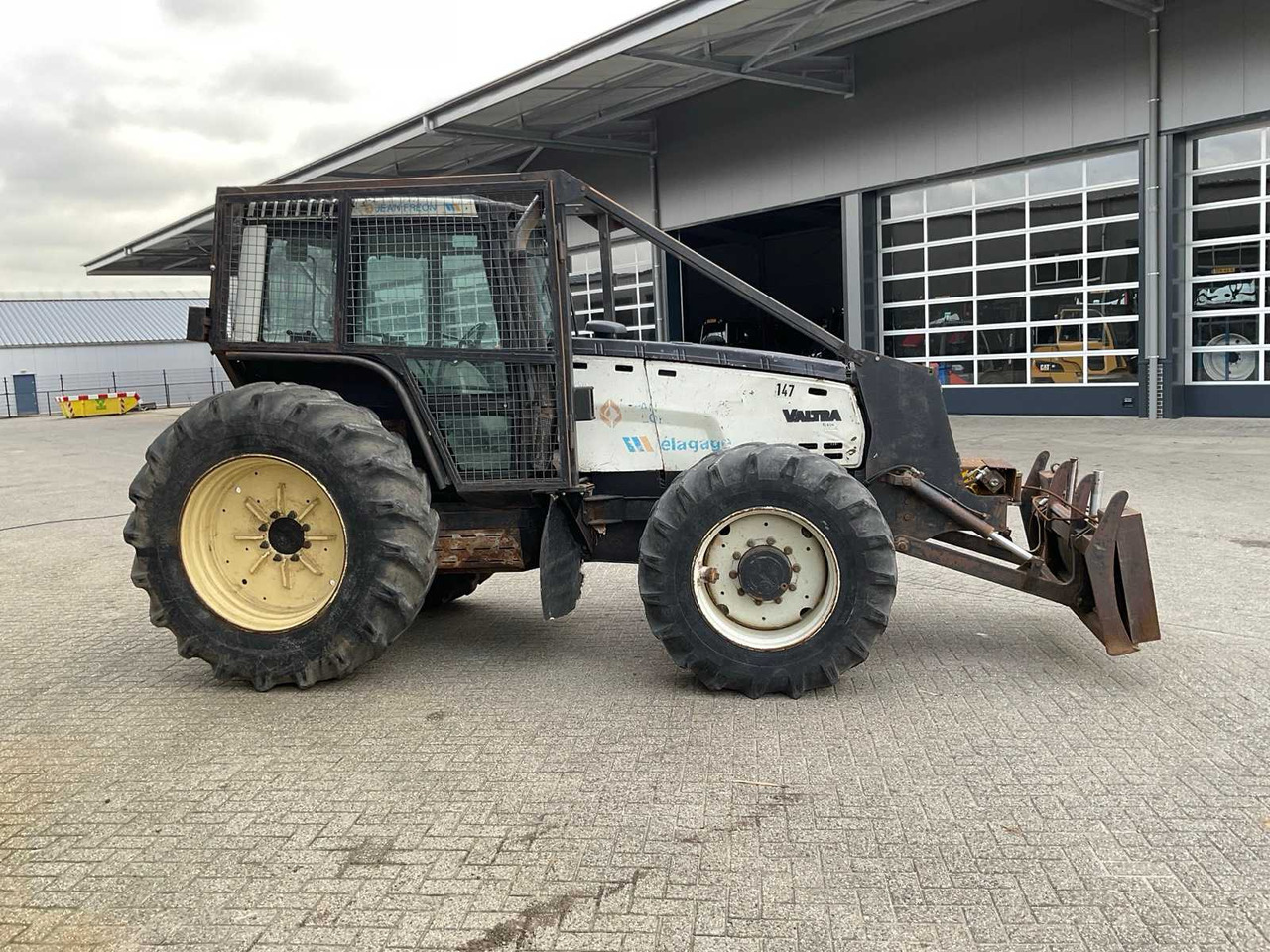 2003 VALTRA 8950 HITECH ALL-WHEEL DRIVE FARM TRACTOR - Trator: foto 5 2003 VALTRA 8950 HITECH ALL-WHEEL DRIVE FARM TRACTOR - Trator: foto 5
