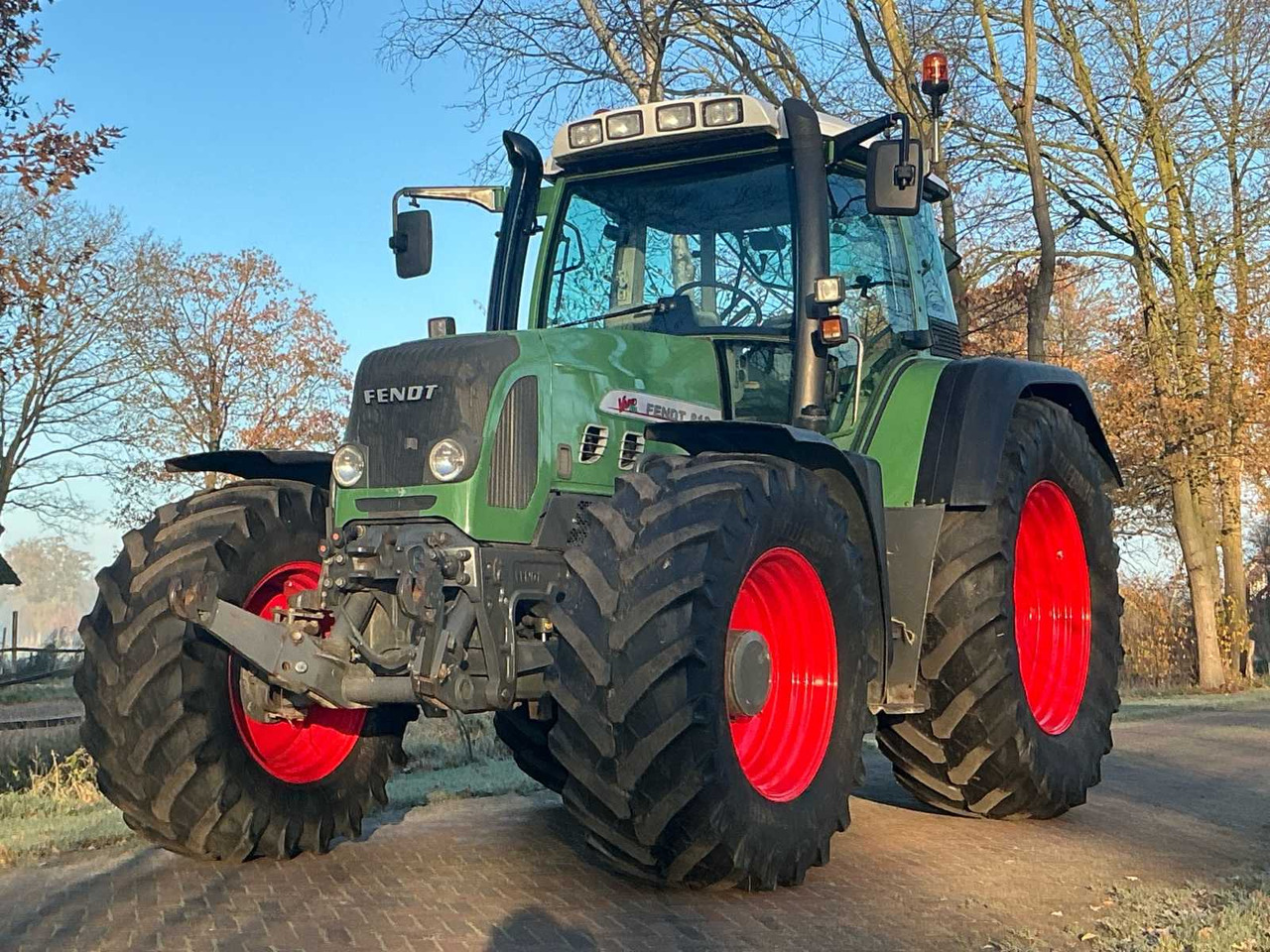 2004 FENDT 818 VARIO TMS ALL-WHEEL DRIVE FARM TRACTOR - Trator: foto 1 2004 FENDT 818 VARIO TMS ALL-WHEEL DRIVE FARM TRACTOR - Trator: foto 1