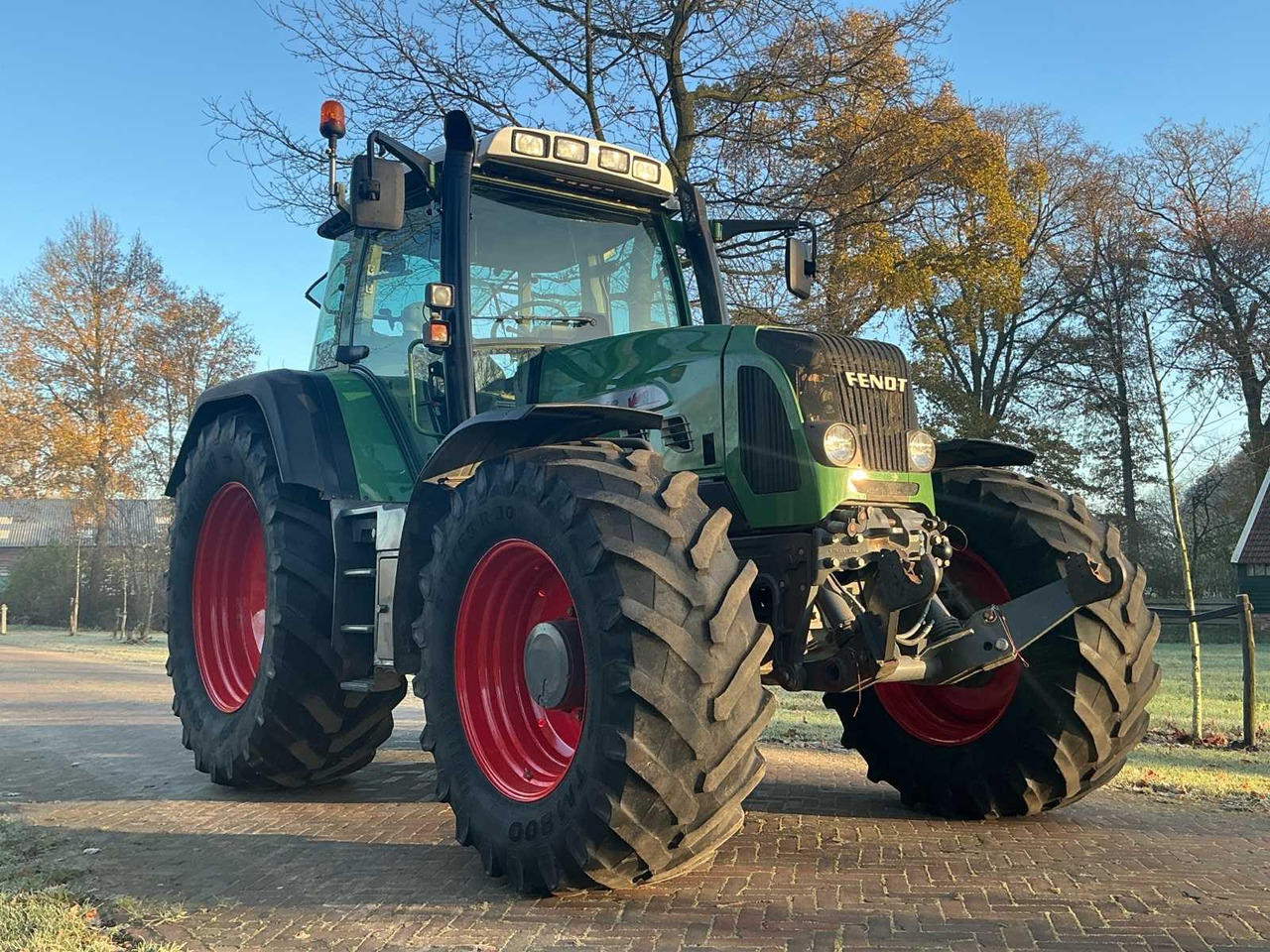 2004 FENDT 818 VARIO TMS ALL-WHEEL DRIVE FARM TRACTOR - Trator: foto 2 2004 FENDT 818 VARIO TMS ALL-WHEEL DRIVE FARM TRACTOR - Trator: foto 2