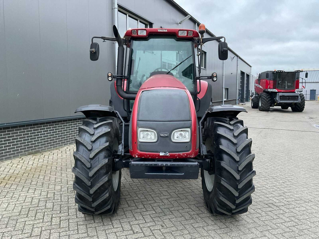 2004 VALTRA T120 ALL-WHEEL DRIVE FARM TRACTOR - Trator: foto 3 2004 VALTRA T120 ALL-WHEEL DRIVE FARM TRACTOR - Trator: foto 3