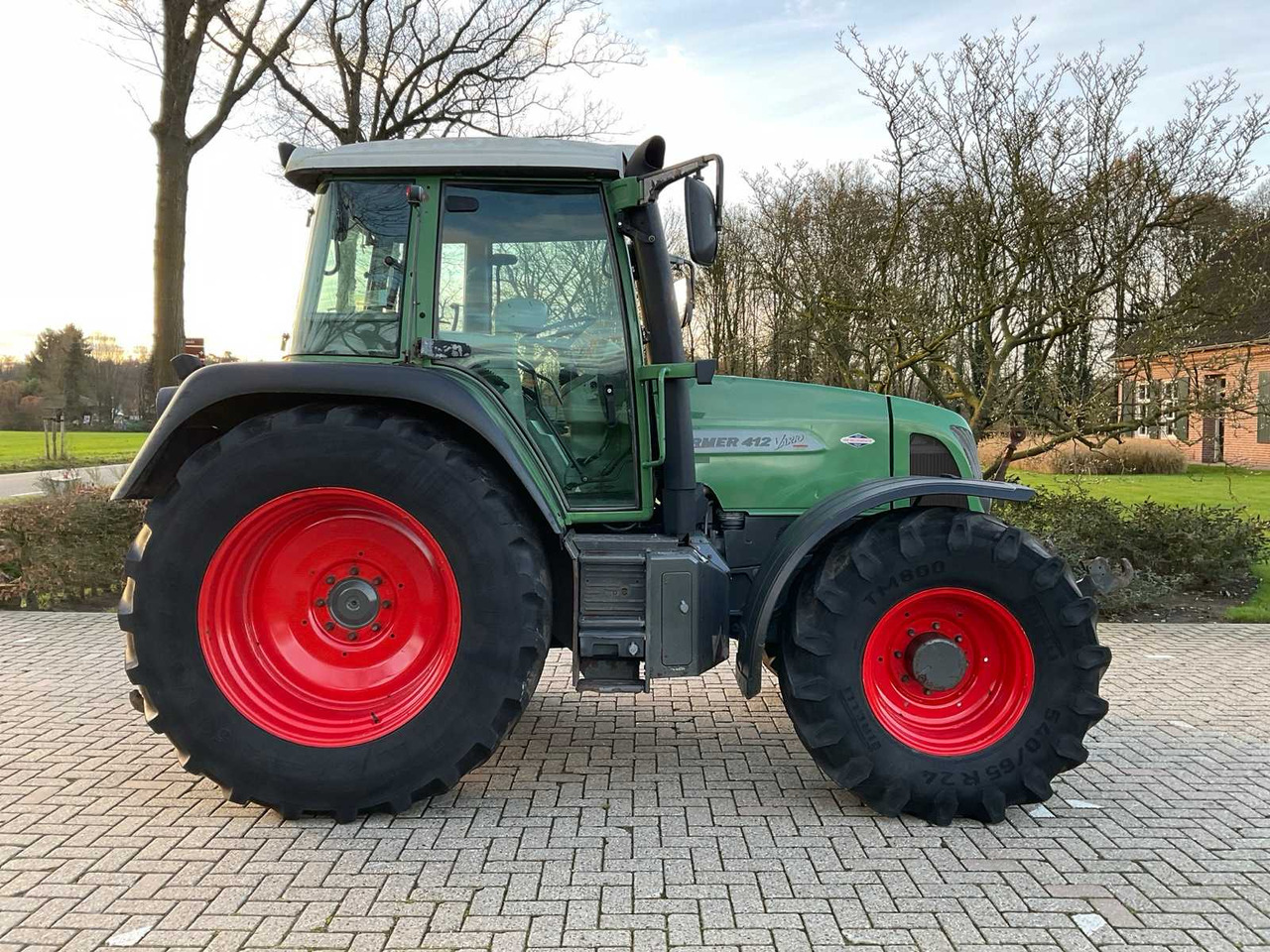 2005 FENDT FARMER 412 VARIO ALL-WHEEL DRIVE FARM TRACTOR - Trator: foto 4 2005 FENDT FARMER 412 VARIO ALL-WHEEL DRIVE FARM TRACTOR - Trator: foto 4