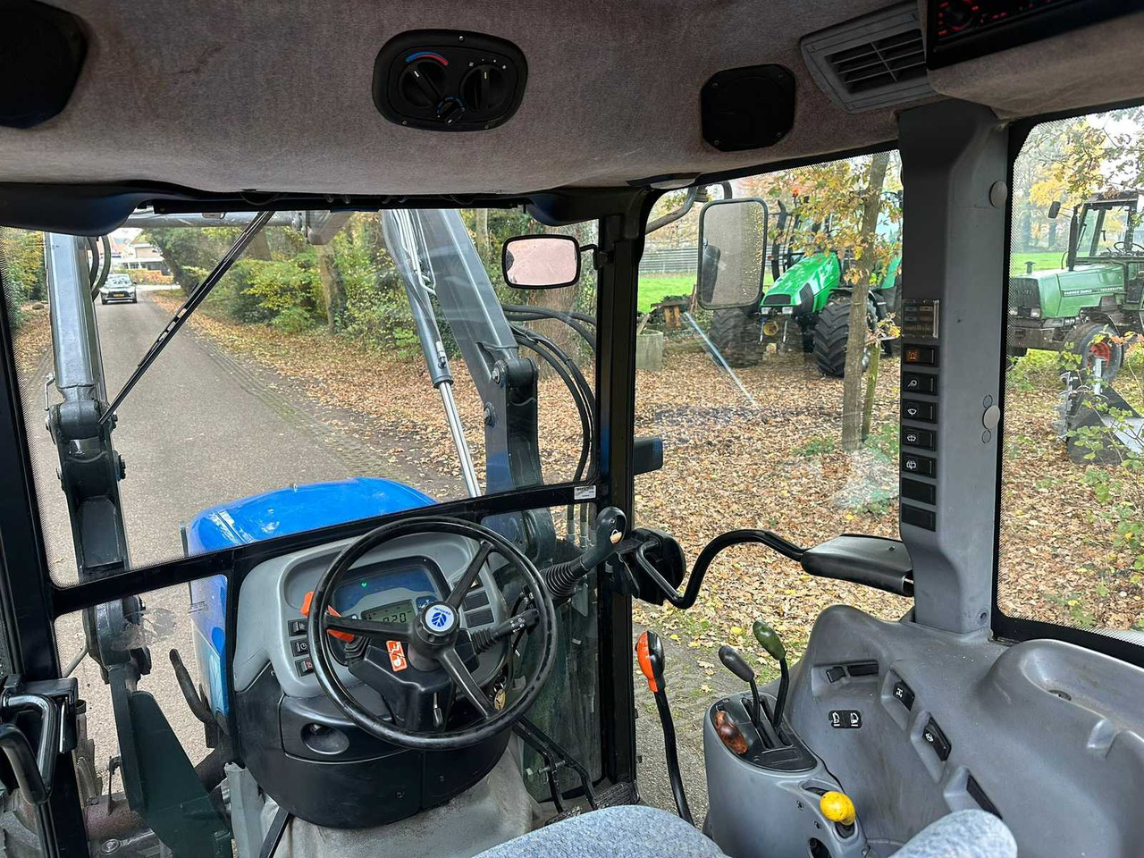 2005 NEW HOLLAND TN60DA ALL-WHEEL DRIVE FARM TRACTOR - Trator: foto 5 2005 NEW HOLLAND TN60DA ALL-WHEEL DRIVE FARM TRACTOR - Trator: foto 5