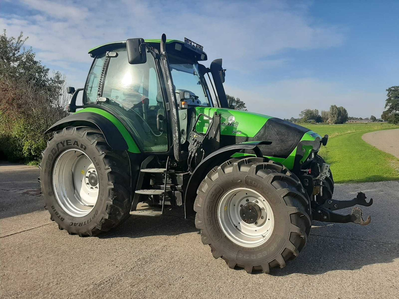 2006 DEUTZ-FAHR AGROTRON 108 FOUR WHEEL DRIVE FARM TRACTOR - Trator: foto 4 2006 DEUTZ-FAHR AGROTRON 108 FOUR WHEEL DRIVE FARM TRACTOR - Trator: foto 4