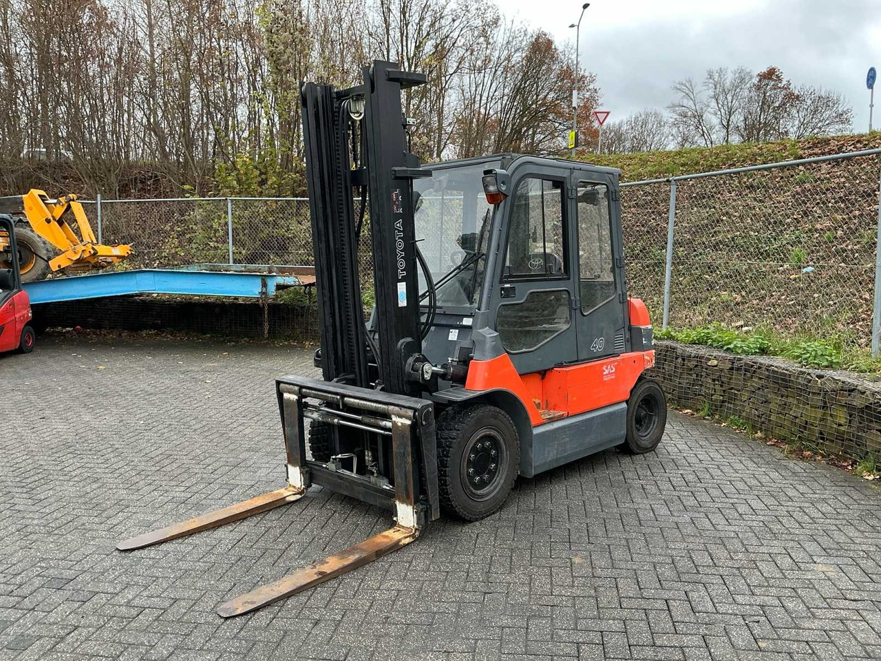 2006 TOYOTA 7FBMF40 FORKLIFT - Empilhadeira: foto 1 2006 TOYOTA 7FBMF40 FORKLIFT - Empilhadeira: foto 1