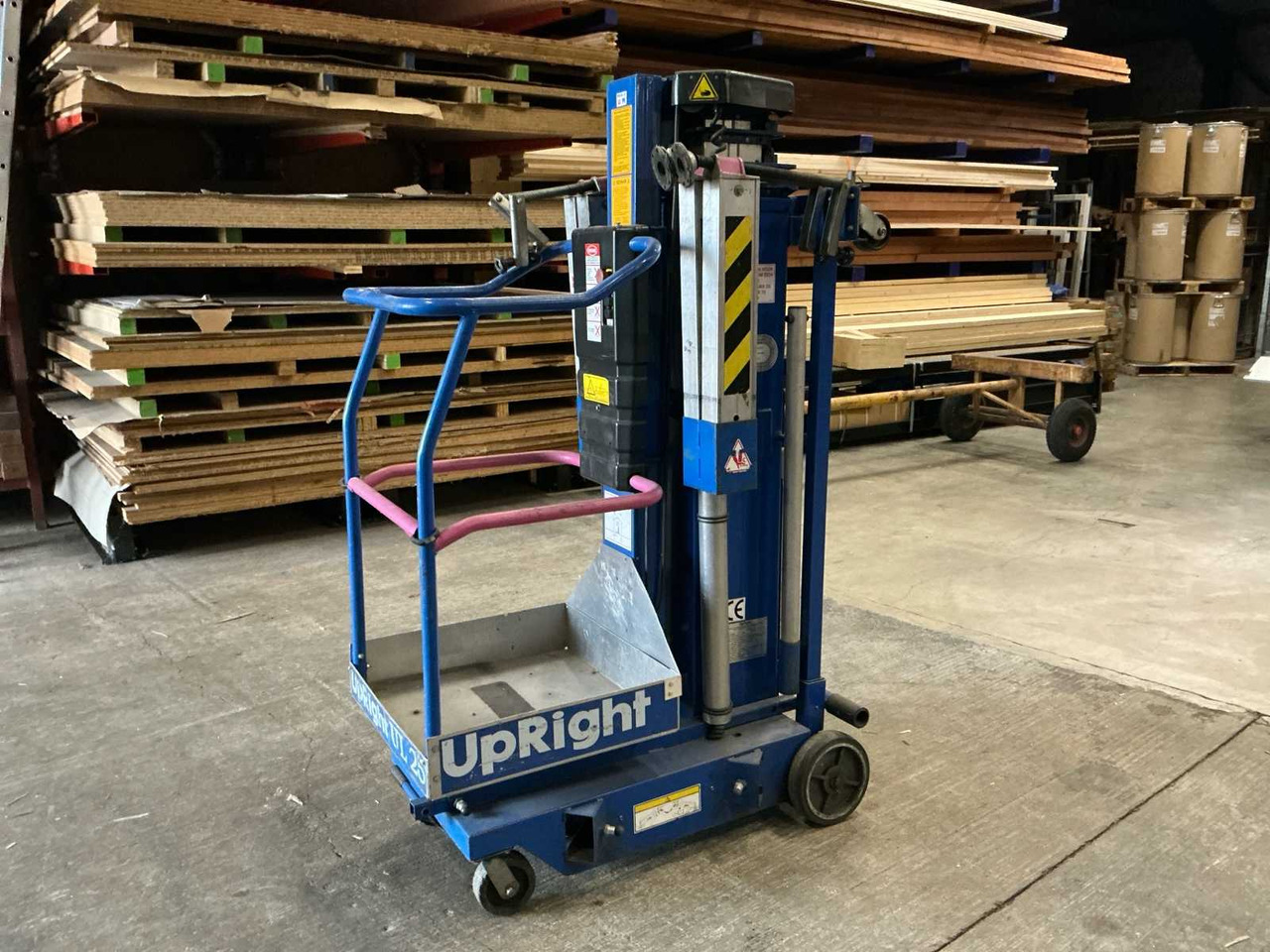 2007 UPRIGHT LL25 A-C AERIAL WORK PLATFORM - Plataforma aérea: foto 1 2007 UPRIGHT LL25 A-C AERIAL WORK PLATFORM - Plataforma aérea: foto 1