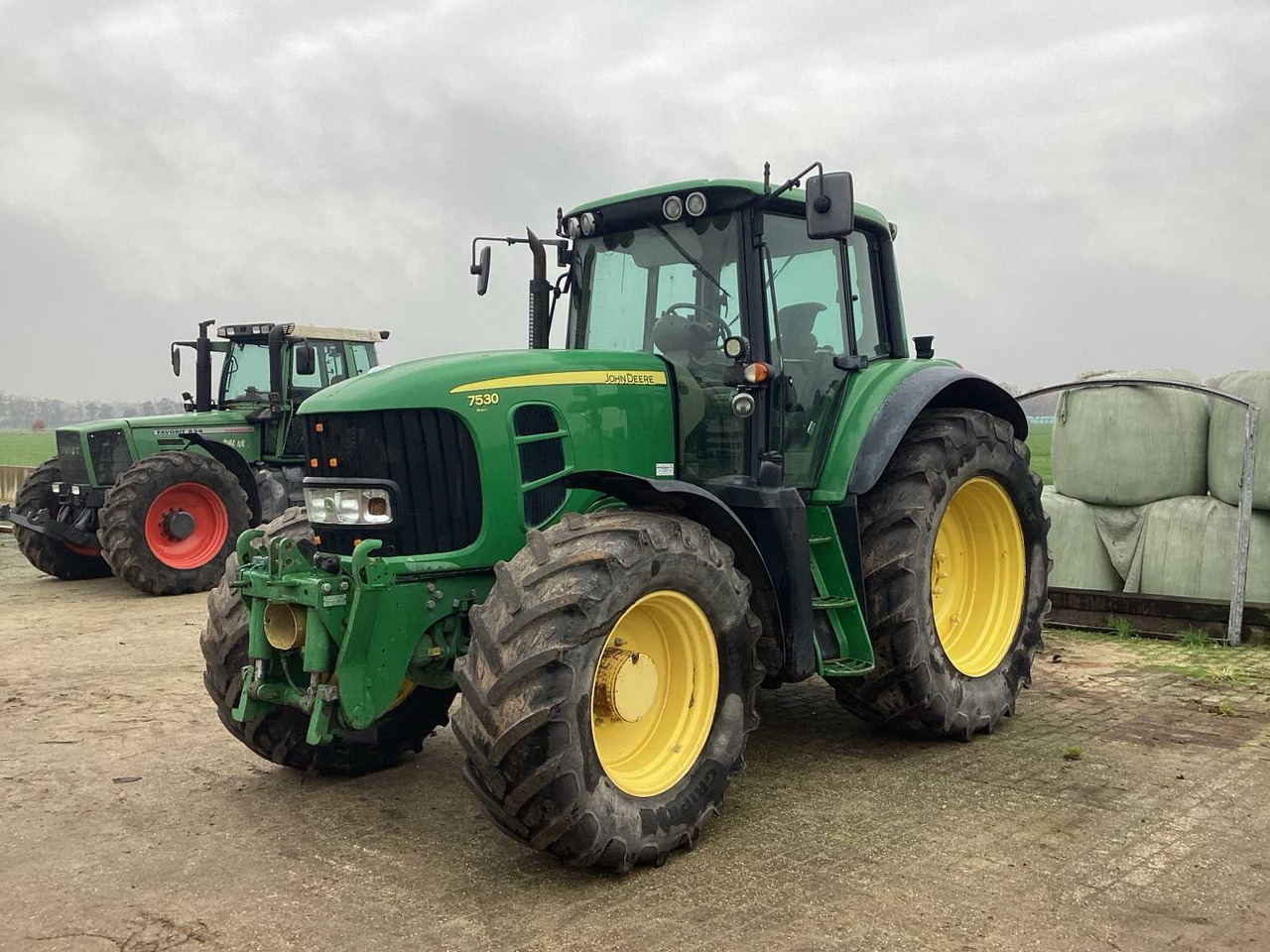 2008 JOHN DEERE 7530 PREMIUM FOUR WHEEL DRIVE FARM TRACTOR - Trator: foto 1 2008 JOHN DEERE 7530 PREMIUM FOUR WHEEL DRIVE FARM TRACTOR - Trator: foto 1