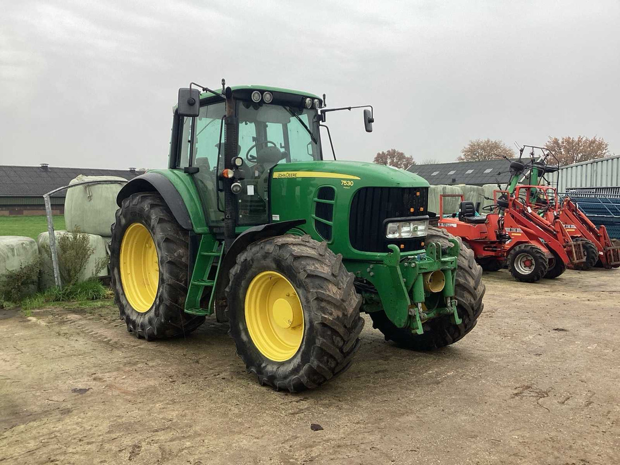 2008 JOHN DEERE 7530 PREMIUM FOUR WHEEL DRIVE FARM TRACTOR - Trator: foto 2 2008 JOHN DEERE 7530 PREMIUM FOUR WHEEL DRIVE FARM TRACTOR - Trator: foto 2