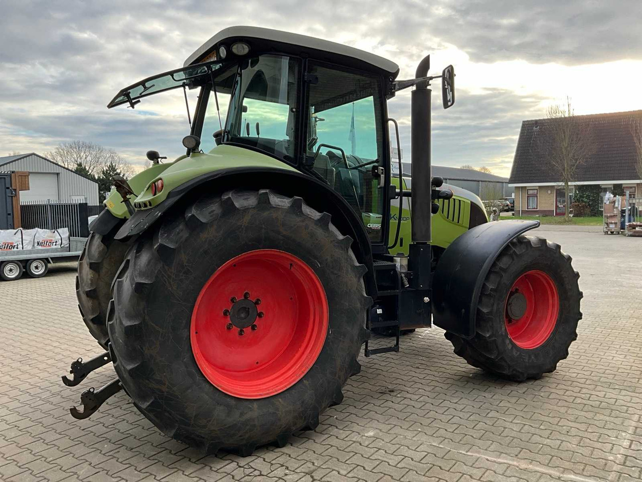 2009 CLAAS ARION 640 A19 FOUR-WHEEL DRIVE FARM TRACTOR - Trator: foto 3 2009 CLAAS ARION 640 A19 FOUR-WHEEL DRIVE FARM TRACTOR - Trator: foto 3