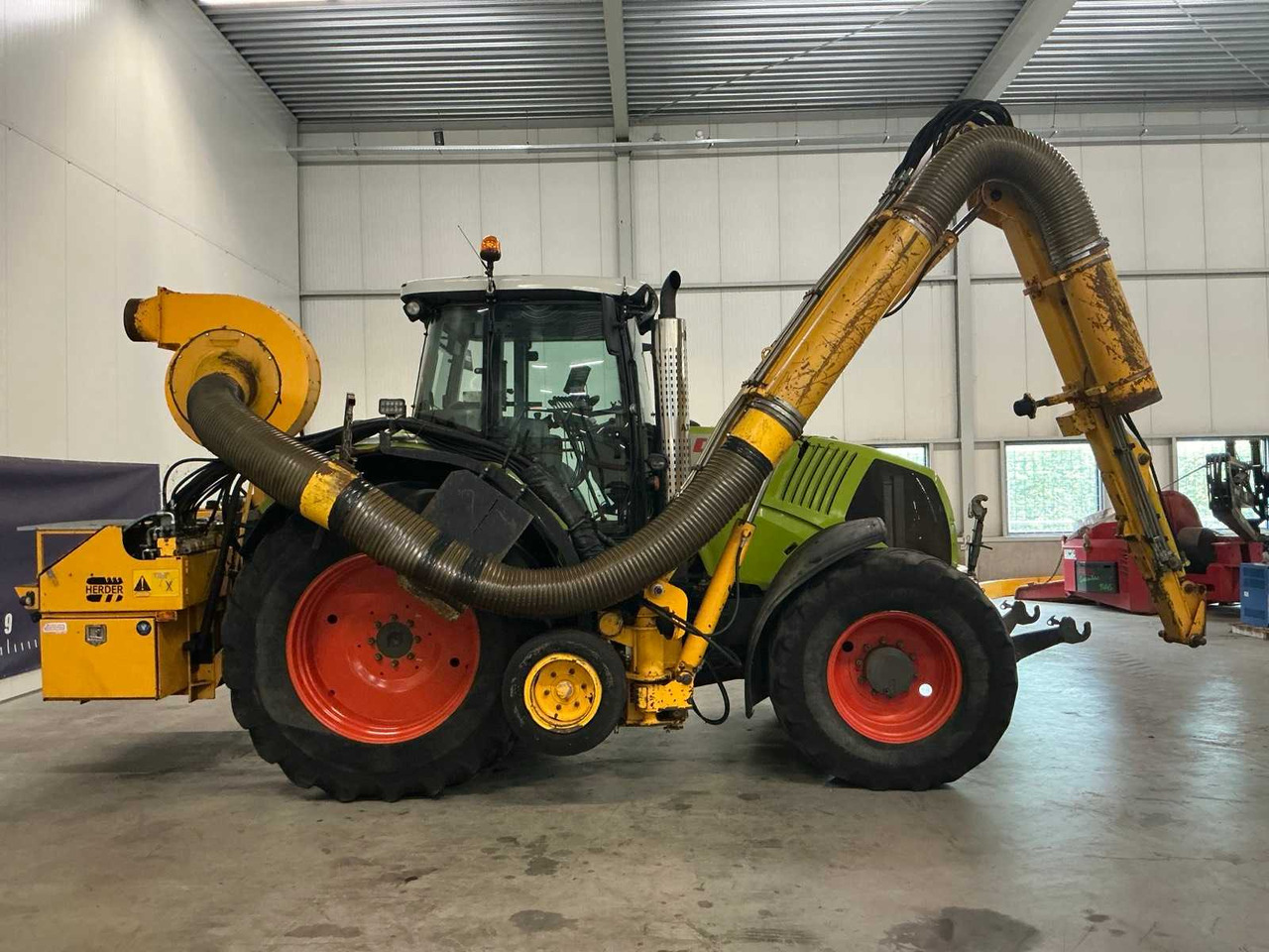 2009 CLAAS AXION 820 ALL-WHEEL DRIVE FARM TRACTOR - Trator: foto 5 2009 CLAAS AXION 820 ALL-WHEEL DRIVE FARM TRACTOR - Trator: foto 5