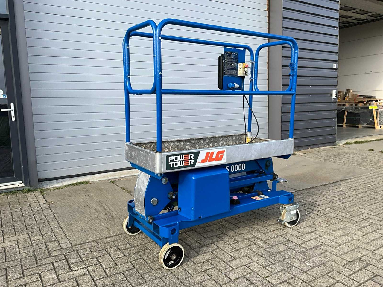 2009 JLG POWER TOWER AERIAL PLATFORM - Plataforma aérea: foto 1 2009 JLG POWER TOWER AERIAL PLATFORM - Plataforma aérea: foto 1