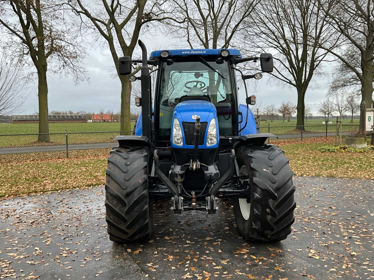 2011 NEW HOLLAND T6020 ELITE FOUR WHEEL DRIVE FARM TRACTOR - Trator: foto 2 2011 NEW HOLLAND T6020 ELITE FOUR WHEEL DRIVE FARM TRACTOR - Trator: foto 2