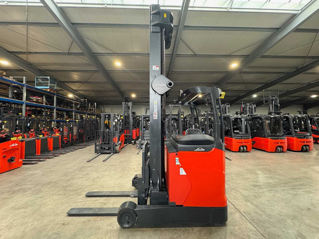 2014 SERVICE+UVV 10/2026 LINDE R14HD TRIPLEX 925CM REACH TRUCK 5,314 HOURS ELECTRIC FORKLIFT CAMERA - Empilhadeira: foto 1 2014 SERVICE+UVV 10/2026 LINDE R14HD TRIPLEX 925CM REACH TRUCK 5,314 HOURS ELECTRIC FORKLIFT CAMERA - Empilhadeira: foto 1