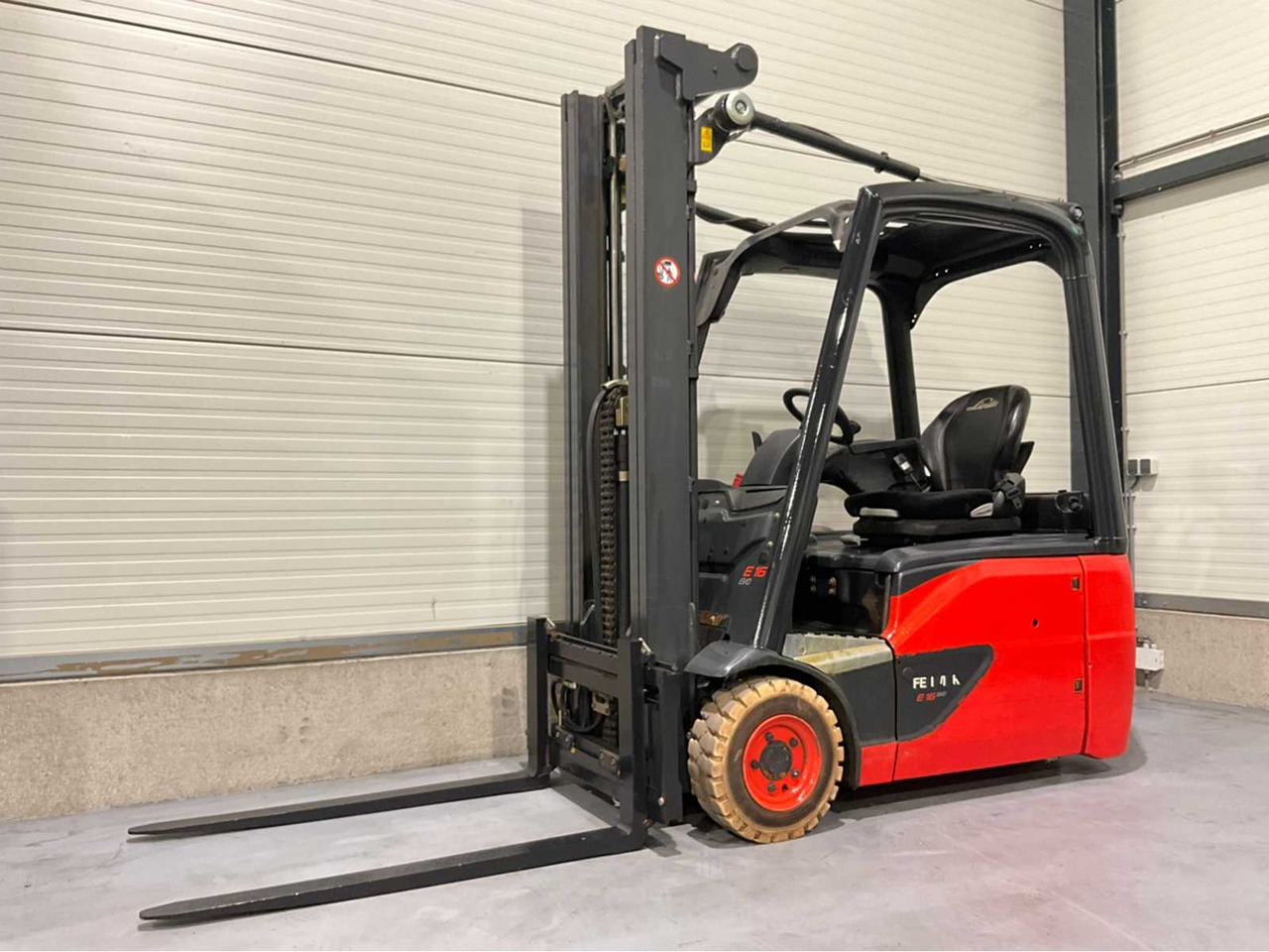 2015 LINDE E16-02 1600KG 3915HOUR FORKLIFT - Empilhadeira: foto 1 2015 LINDE E16-02 1600KG 3915HOUR FORKLIFT - Empilhadeira: foto 1