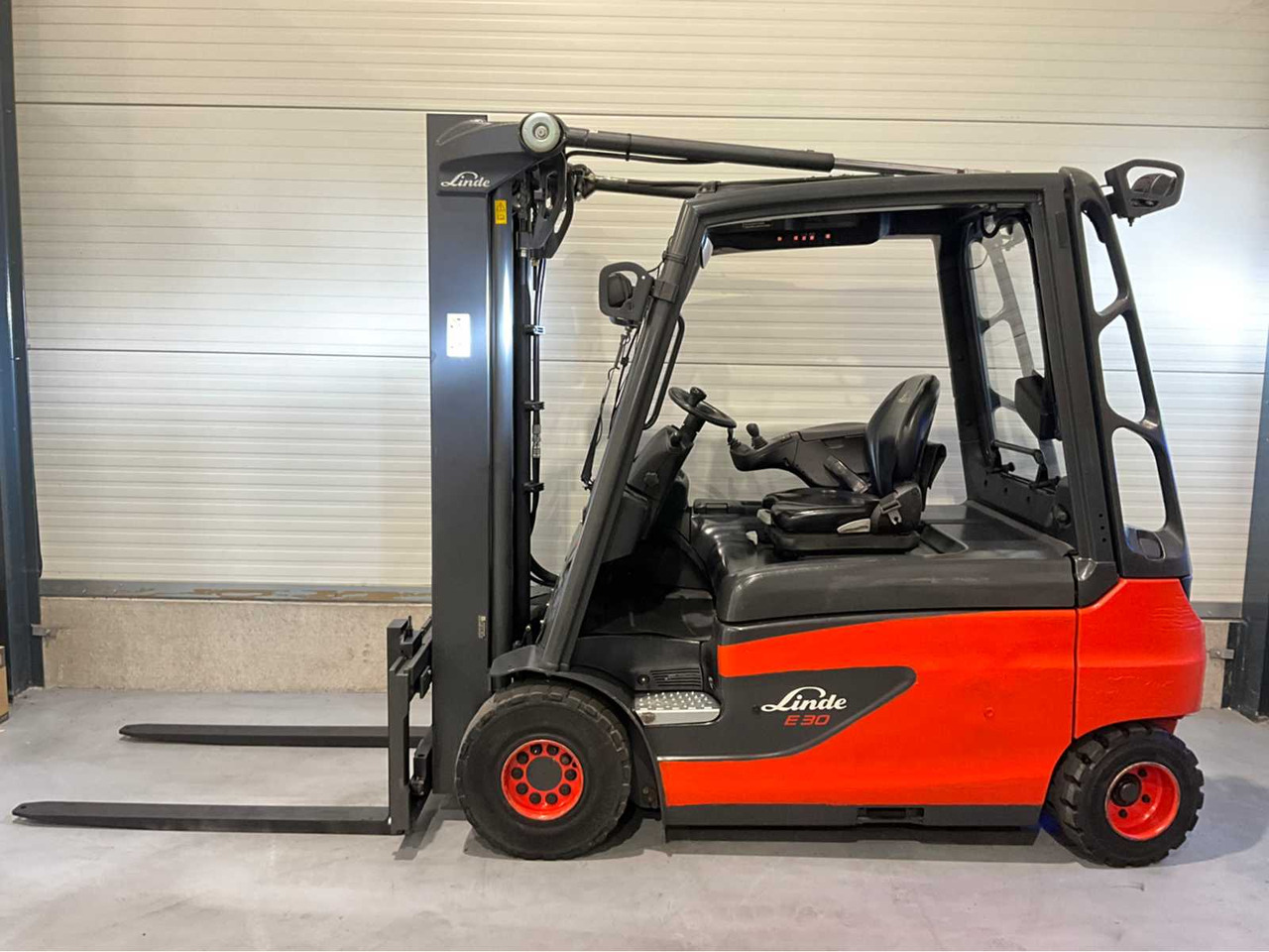 2017 LINDE E30L-01 3000KG FORKLIFT - Empilhadeira: foto 2 2017 LINDE E30L-01 3000KG FORKLIFT - Empilhadeira: foto 2