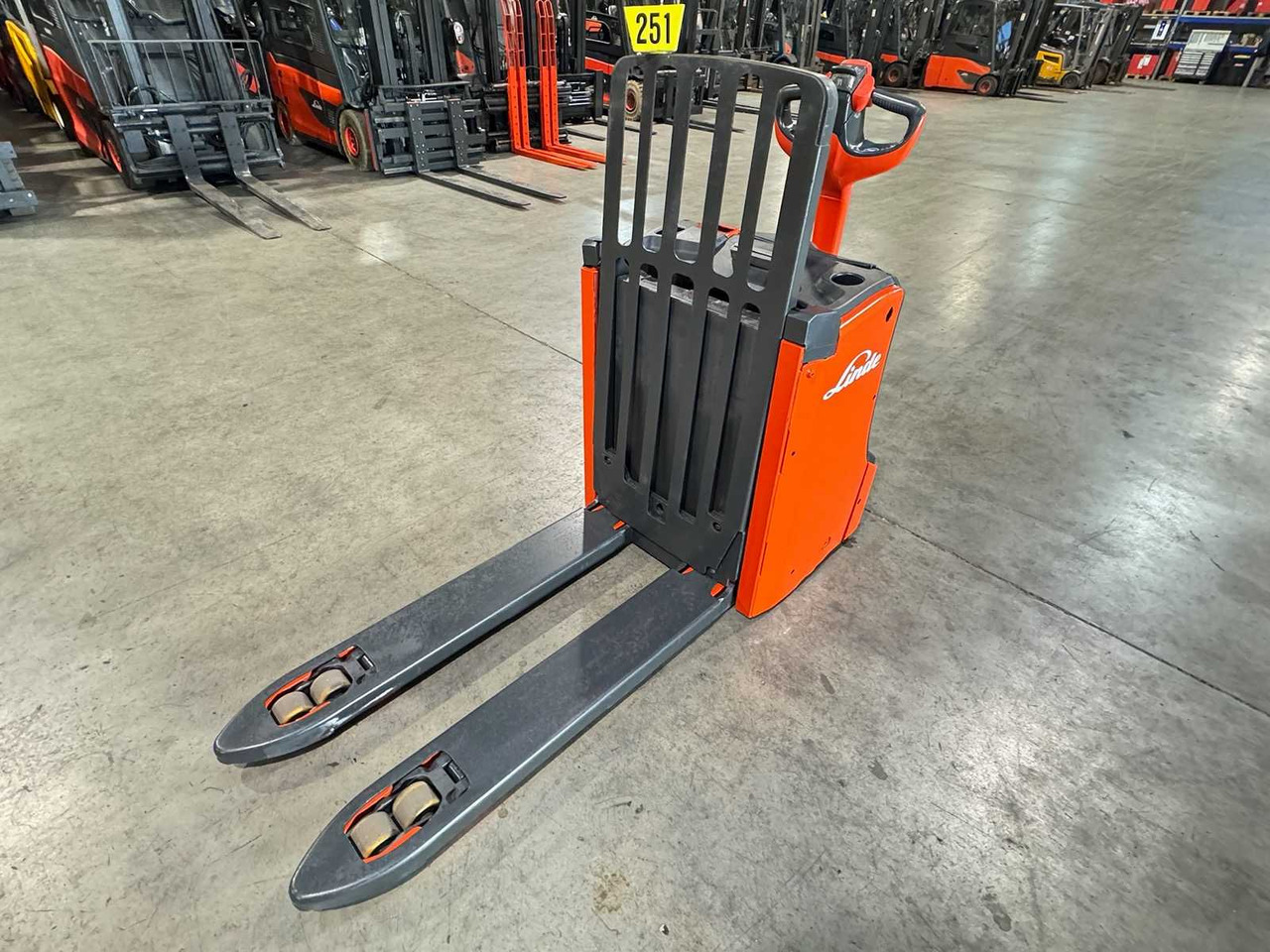 2020 LINDE T16L PALLET TRUCK ANT STACKER INITIAL STROKE 1,423 HOURS - Empilhadeira: foto 4 2020 LINDE T16L PALLET TRUCK ANT STACKER INITIAL STROKE 1,423 HOURS - Empilhadeira: foto 4