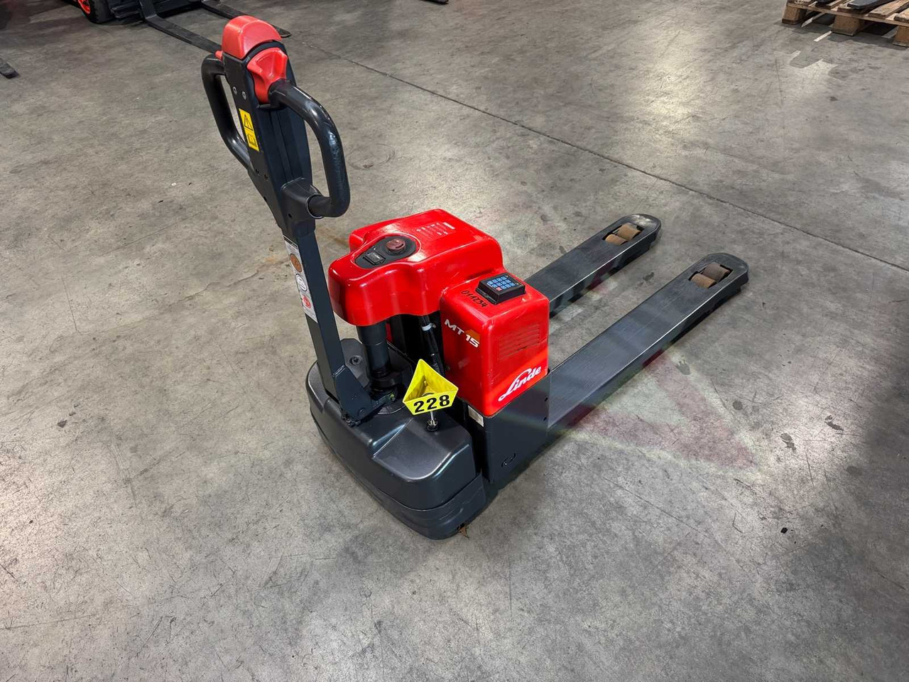 2020 SERVICE + UVV 02/2026 LINDE MT15 1.500KG 24V ANT PALLET TRUCK STACKER - Empilhadeira: foto 3 2020 SERVICE + UVV 02/2026 LINDE MT15 1.500KG 24V ANT PALLET TRUCK STACKER - Empilhadeira: foto 3