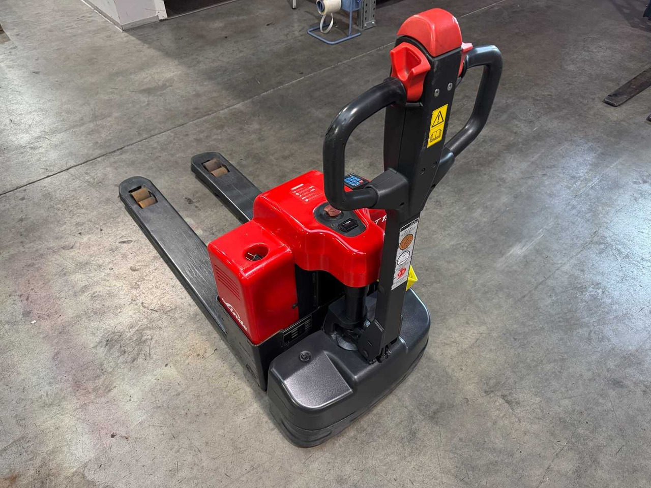 2020 SERVICE + UVV 02/2026 LINDE MT15 1.500KG 24V ANT PALLET TRUCK STACKER - Empilhadeira: foto 4 2020 SERVICE + UVV 02/2026 LINDE MT15 1.500KG 24V ANT PALLET TRUCK STACKER - Empilhadeira: foto 4