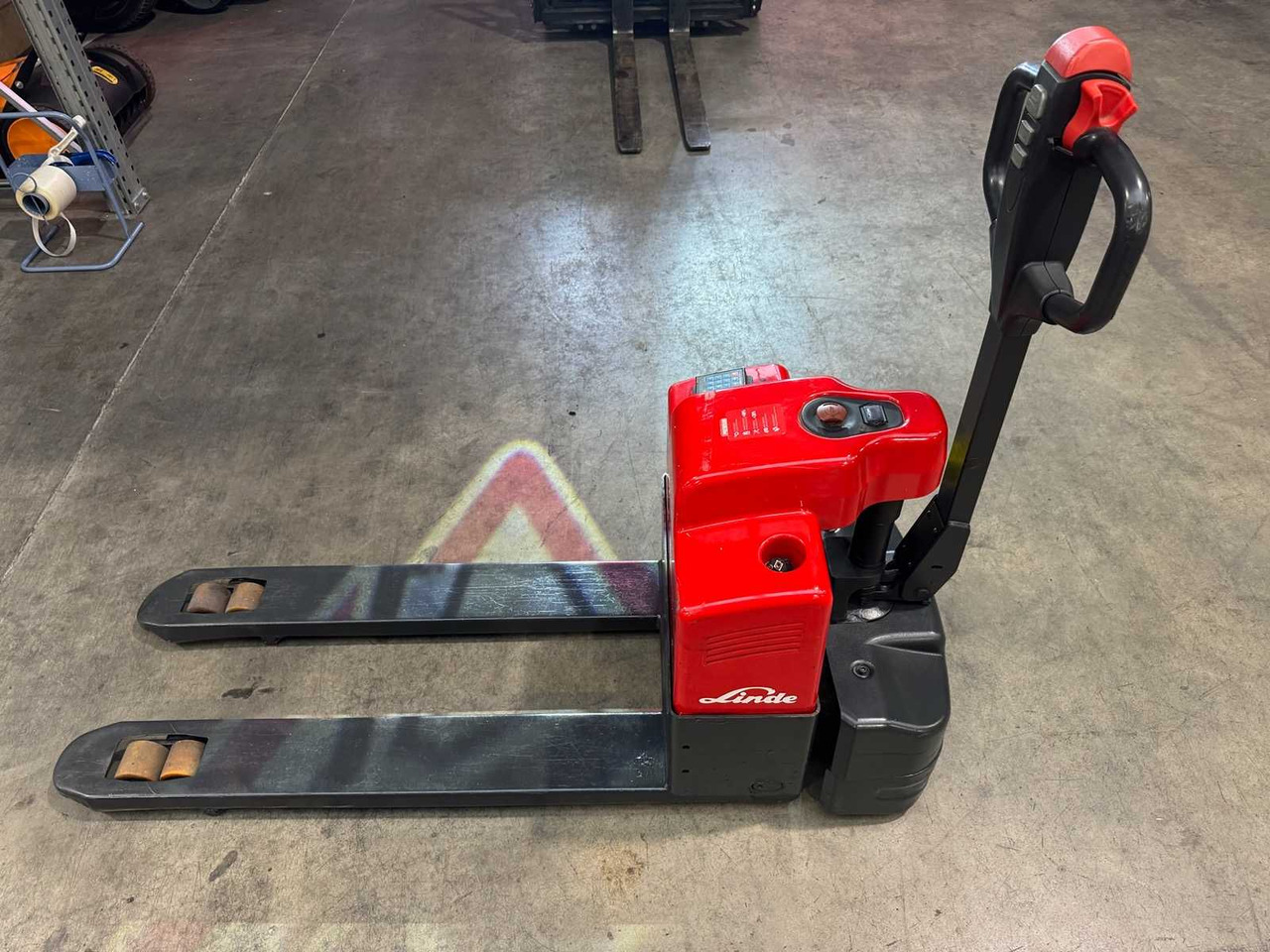 2020 SERVICE + UVV 02/2026 LINDE MT15 1.500KG 24V ANT PALLET TRUCK STACKER - Empilhadeira: foto 5 2020 SERVICE + UVV 02/2026 LINDE MT15 1.500KG 24V ANT PALLET TRUCK STACKER - Empilhadeira: foto 5